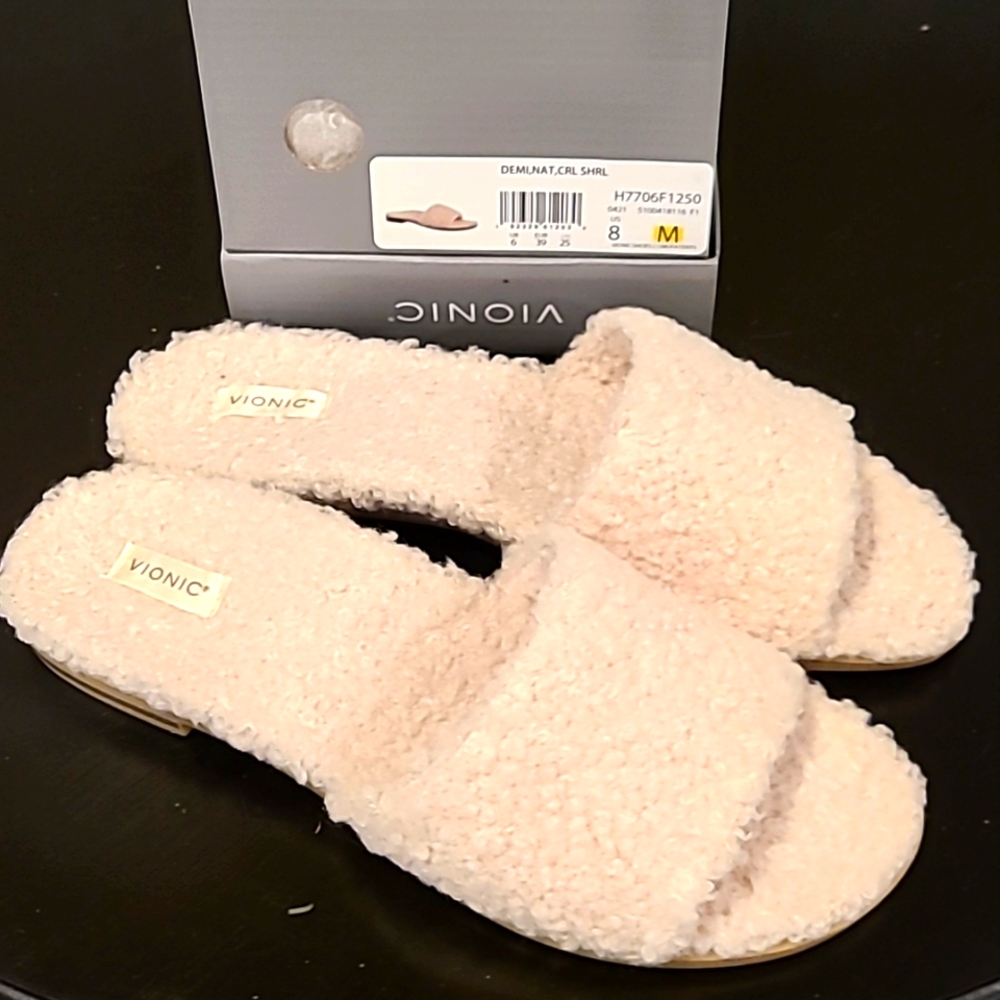Vionic Slippers - size 8